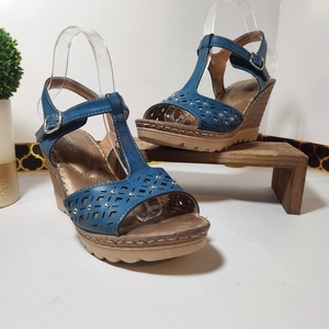 Patrizia Navy Wedge Sandals with Cut‎ out details bead details GUC Size 9 /40
